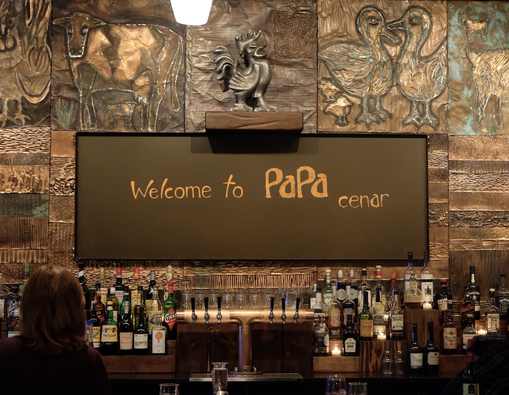 Papa Cenar interior sign